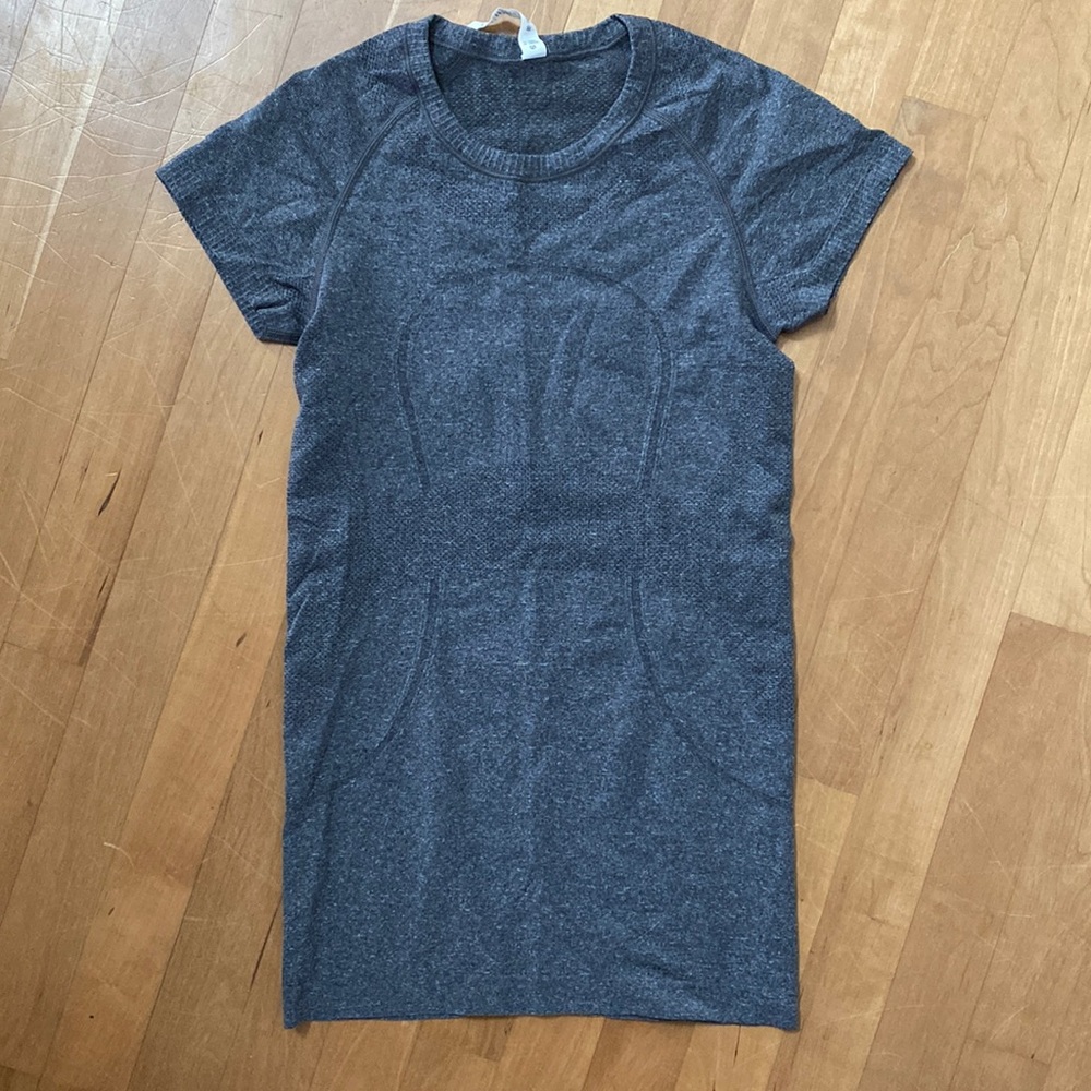 lululemon athletica Gray Short Sleeve Tee